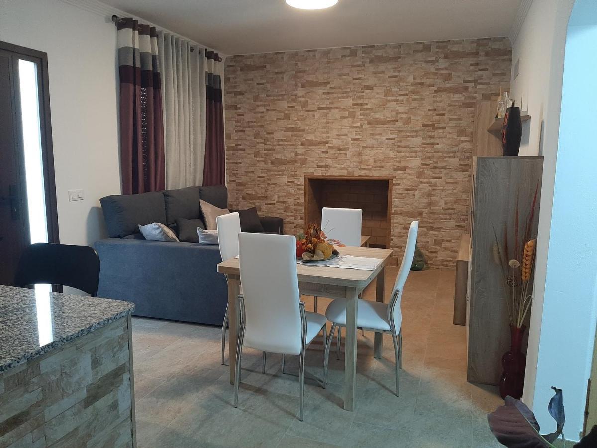 Vivienda Rural Villa Madrid Alcazar El Gastor Bagian luar foto